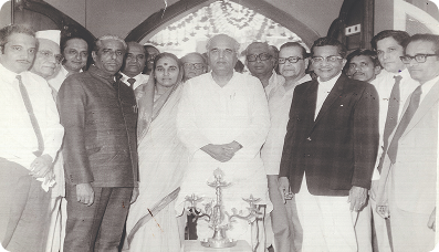 बँक थ्रू हिस्ट्री लेन्स