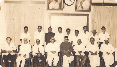 बँक थ्रू हिस्ट्री लेन्स