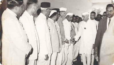 बँक थ्रू हिस्ट्री लेन्स