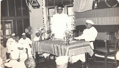 बँक थ्रू हिस्ट्री लेन्स