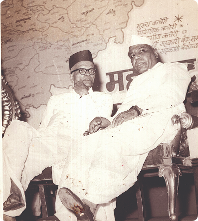 बँक थ्रू हिस्ट्री लेन्स